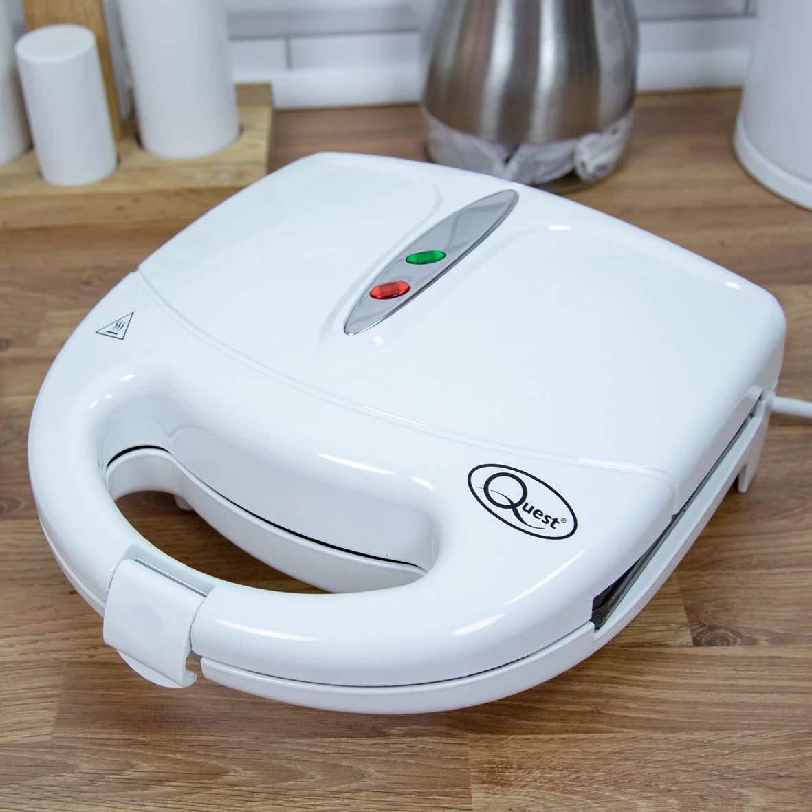 Quest Sandwich Toastie Maker 2 Slice 800W - White 2 Quest Sandwich Toastie Maker 2 Slice 800W - White - Image 2