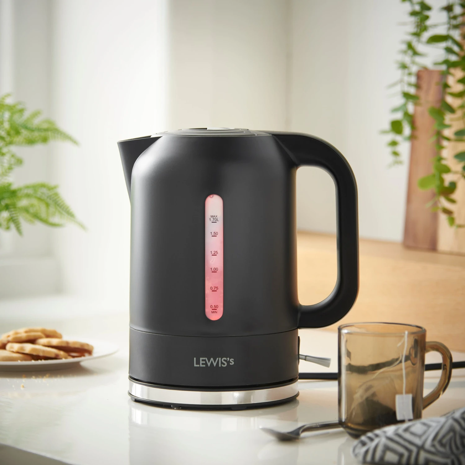 Lewis's Manhattan Jug Kettle 1.7L 3KW - Black 3 Lewis's Manhattan Jug Kettle 1.7L 3KW - Black - Image 3