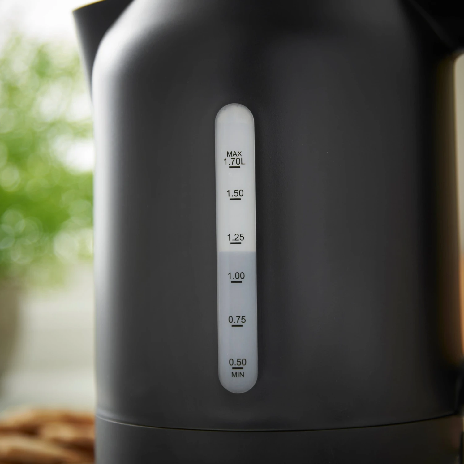 Lewis's Manhattan Jug Kettle 1.7L 3KW - Black 4 Lewis's Manhattan Jug Kettle 1.7L 3KW - Black - Image 4