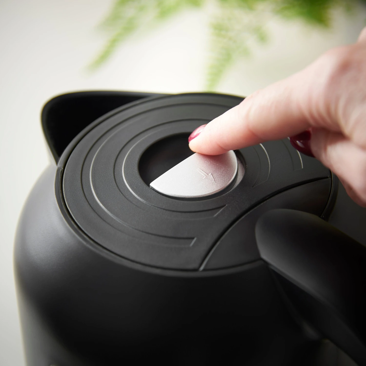 Lewis's Manhattan Jug Kettle 1.7L 3KW - Black 5 Lewis's Manhattan Jug Kettle 1.7L 3KW - Black - Image 5