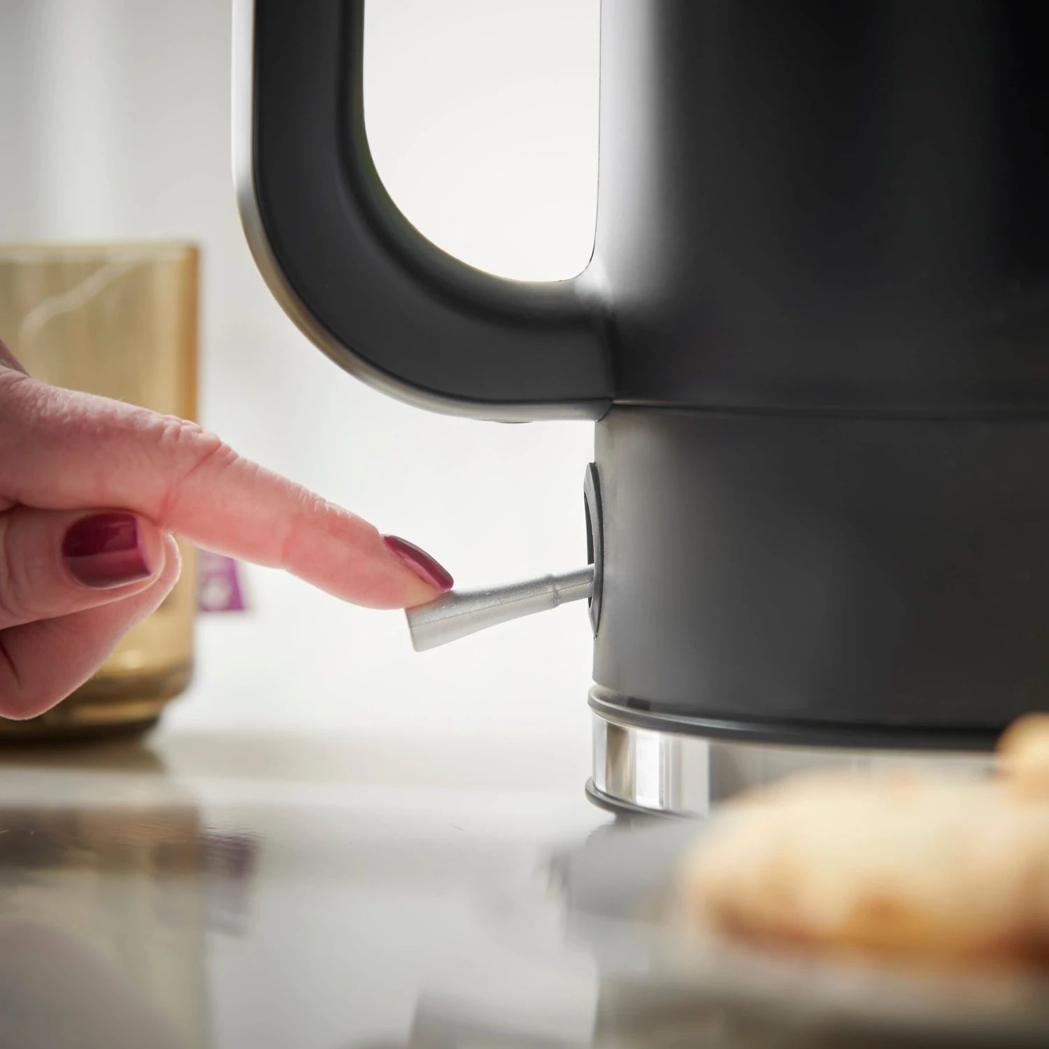 Lewis's Manhattan Jug Kettle 1.7L 3KW - Black 6 Lewis's Manhattan Jug Kettle 1.7L 3KW - Black - Image 6