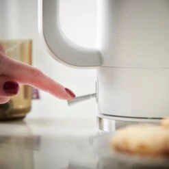 Lewis's Manhattan Jug Kettle 1.7L 3KW - White -Tower Store 4321033 IMAGE6