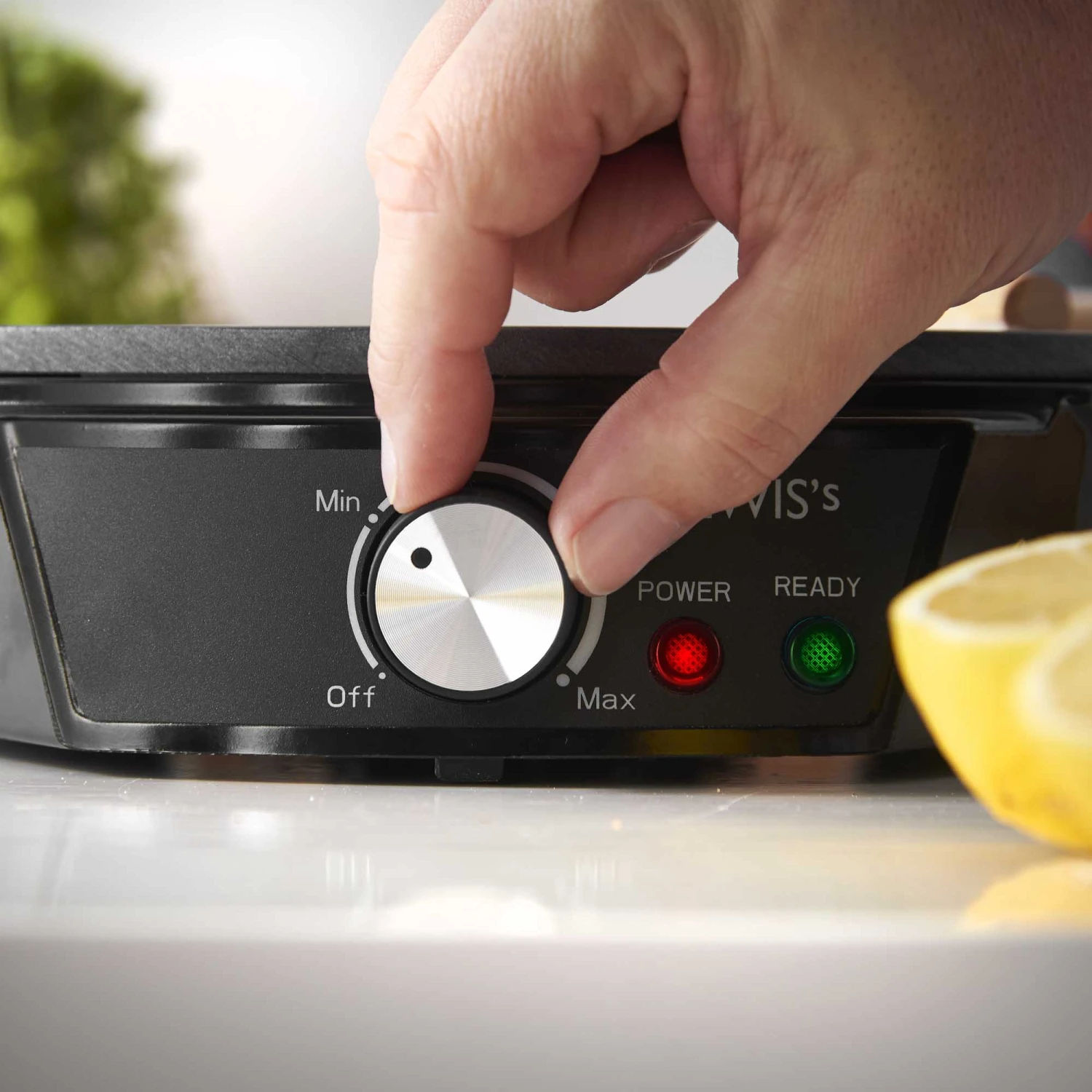 LEWIS'S 1200W Electric Pancake & Crepe Maker 12 LEWIS'S 1200W Electric Pancake & Crepe Maker - Image 12