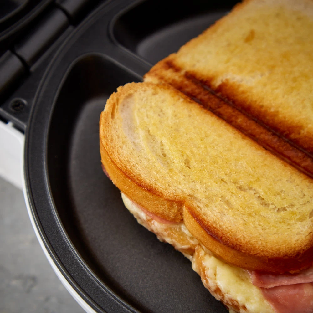 Tower Presto Omelette Maker 750w - White 8 Tower Presto Omelette Maker 750w - White - Image 8