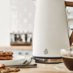 Swan Nordic Cordless Kettle 1.7L - White -Tower Store SK14610WHTN LIFESTYLE 3