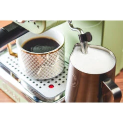 Swan Pump Espresso Coffee Machine - Green 20 Swan Pump Espresso Coffee Machine - Green -Tower Store SK22110GN LIFESTYLE 3