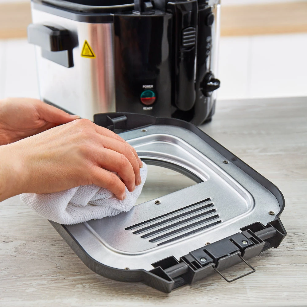 Tower Deep Fryer 2L - Black 12 Tower Deep Fryer 2L - Black - Image 12